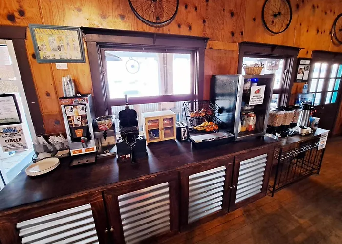 Buffalo Lodge Bicycle Resort - Amazing Access To Local Trails & The Garden